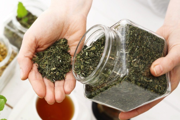Mẹo bảo quản trà thảo mộc không bị mốc giữ trọn hương vị