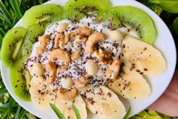 Thực đơn bữa phụ hoàn hảo và thanh đạm: Ăn sữa chua mix hạt điều