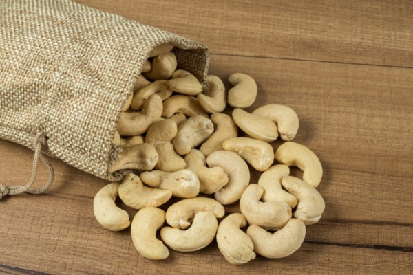 Bác sĩ giải đáp: Hạt điều có chứa cholesterol không?