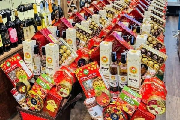 Top 4 set quà biếu dịp 30/4 sang trọng và thiết thực cho đối tác