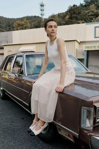 5 lý do khiến mọi IT-Girl và fashionista đều “phát mê” áo tank top trắng