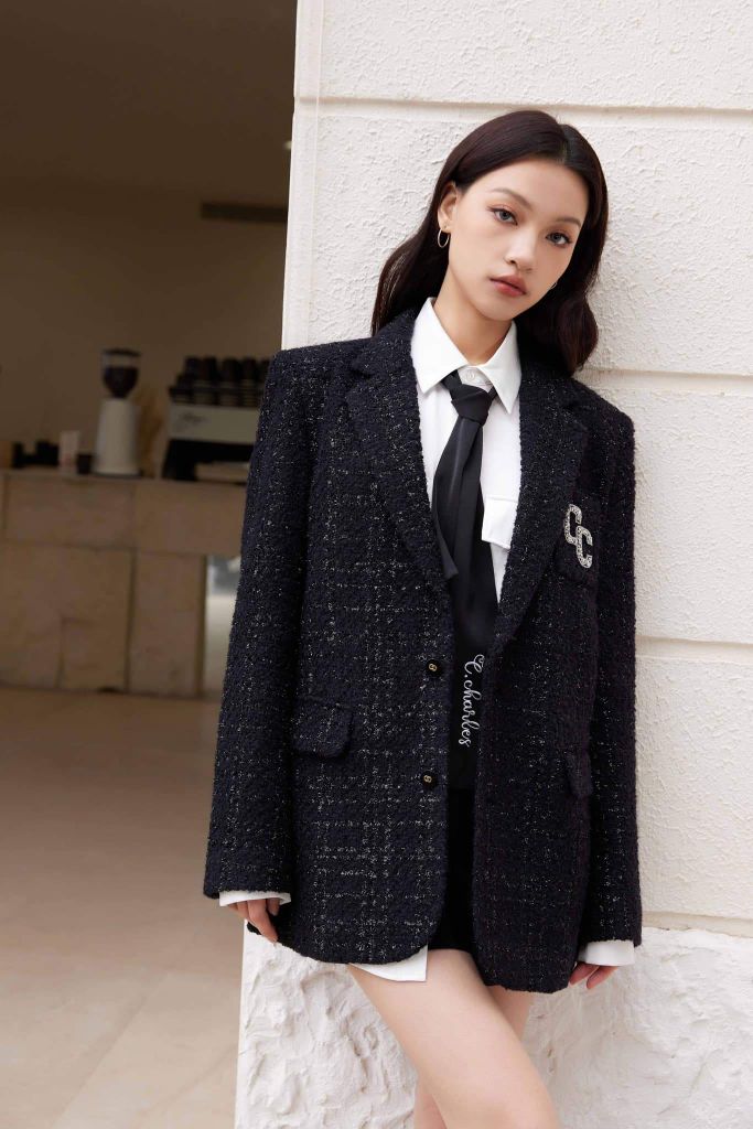 4 mẫu áo blazer đẹp trường tồn trong tủ đồ của phụ nữ Pháp