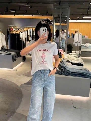 Năm Sắc Thái Của Một Chiếc Quần Jean Xanh: Khi Denim Kể Nhiều Câu Chuyện Khác Nhau