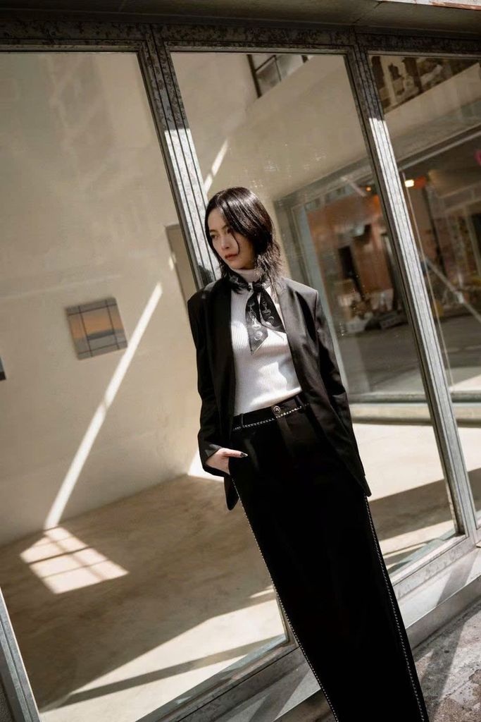 Đã thử nhiều phong cách, tôi thấy blazer + quần lửng mới là outfit hack dáng chuẩn nhất