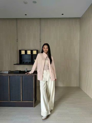 Áo khoác gió Chester Charles: Biểu tượng mới của sự tinh tế và hiệu năng trong Thu Đông 2025