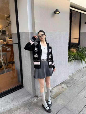 Đừng mua 4 kiểu quần áo này: Diện lên không ai khen, dễ bị xếp vào hội mặc xấu