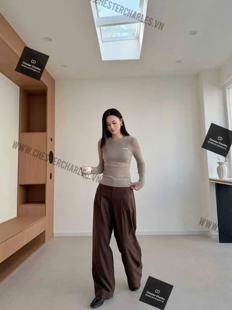 Quần tối màu tưởng dễ tính nhưng phải phối với 5 mẫu áo này mới là đẹp nhất