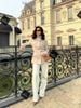 6 cách phối jeans trắng Chester Charles chuẩn phong cách mùa thu