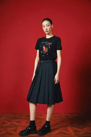 Black is Back: Xu hướng thống trị từ sàn diễn, màn ảnh đến tủ đồ “IT-girl”