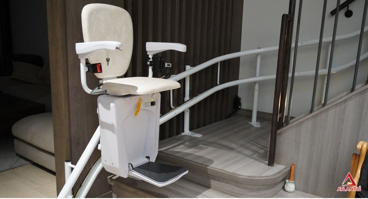 Hình ảnh thực tế thang ghế Stairlift được lắp đặt