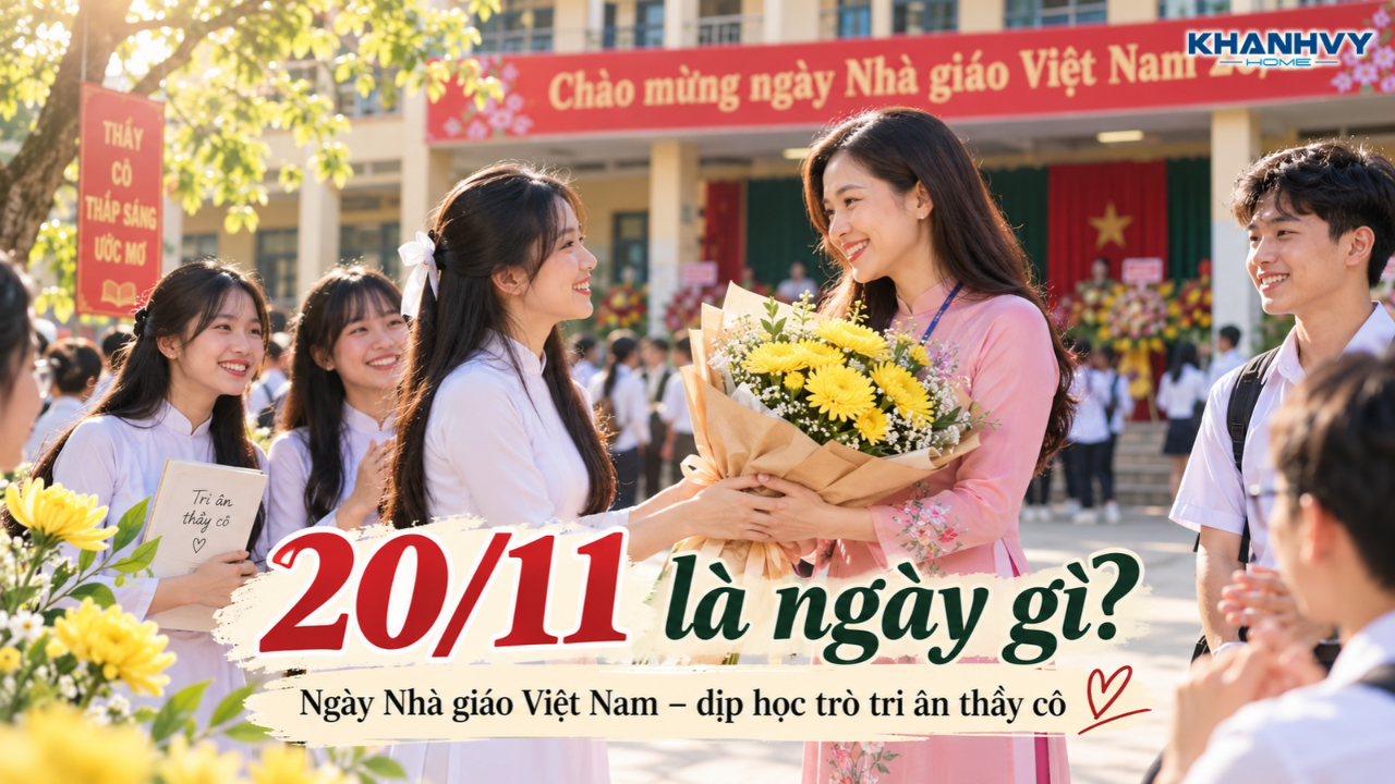 Học sinh trao hoa tươi và gửi lời cảm ơn đến cô giáo