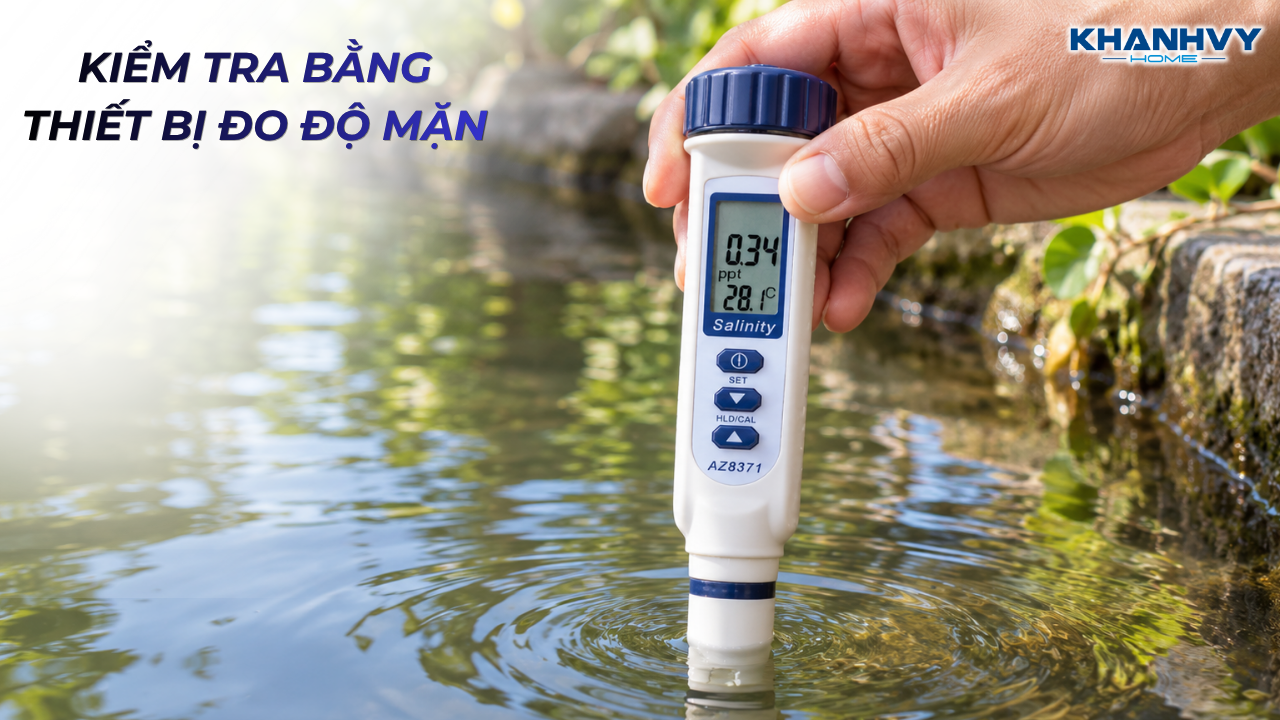 Kiểm tra nguồn nước bị nhiễm mặn bằng thiết bị đo độ mặn