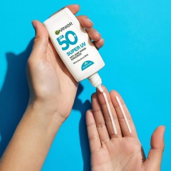 Serum Chống Nắng Garnier Super UV Anti-Acne Serum Sunscreen SPF 50+ PA++++
