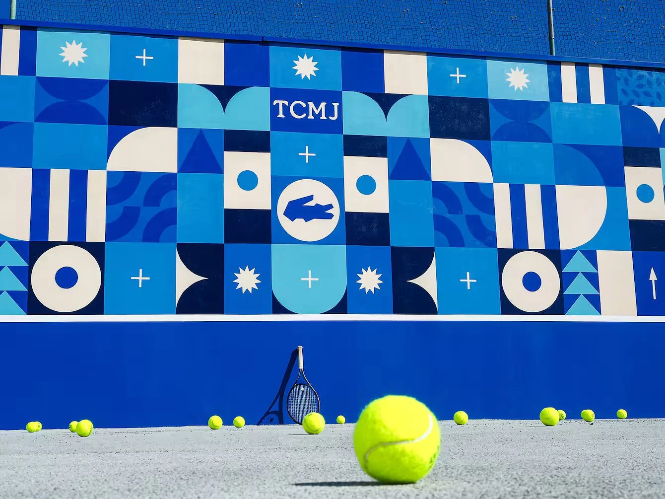 Tường tập tennis từ Lacoste