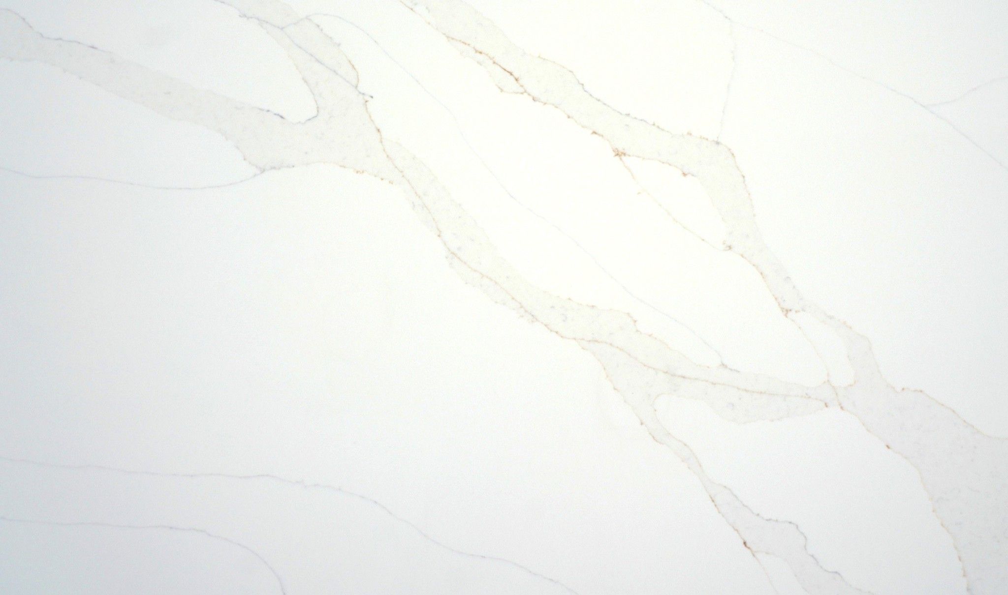 Calacatta Spinel features a pure white background highlighted by long, soft veins that flow gently across the surface.