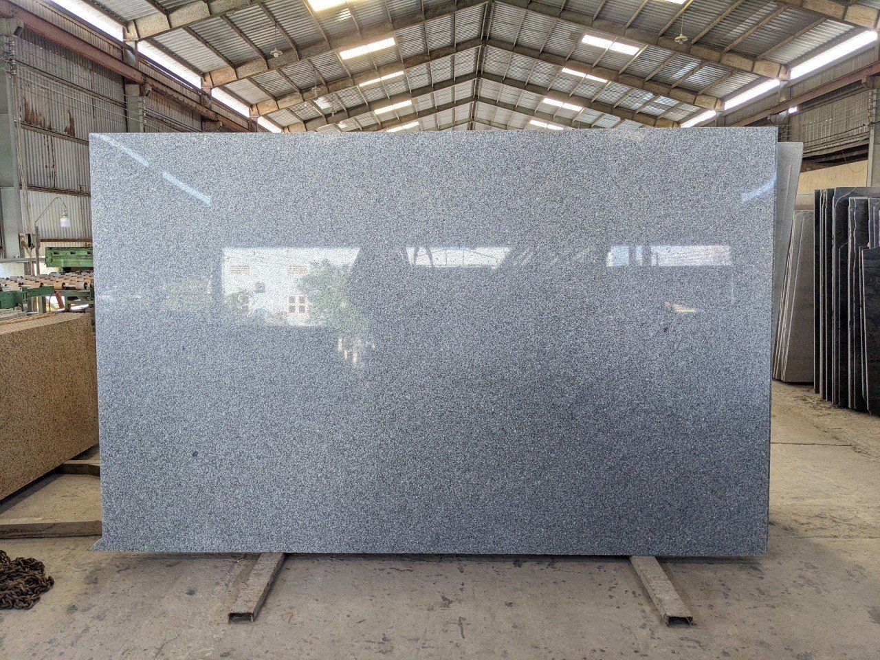 Luna-White-Granite-full-slab