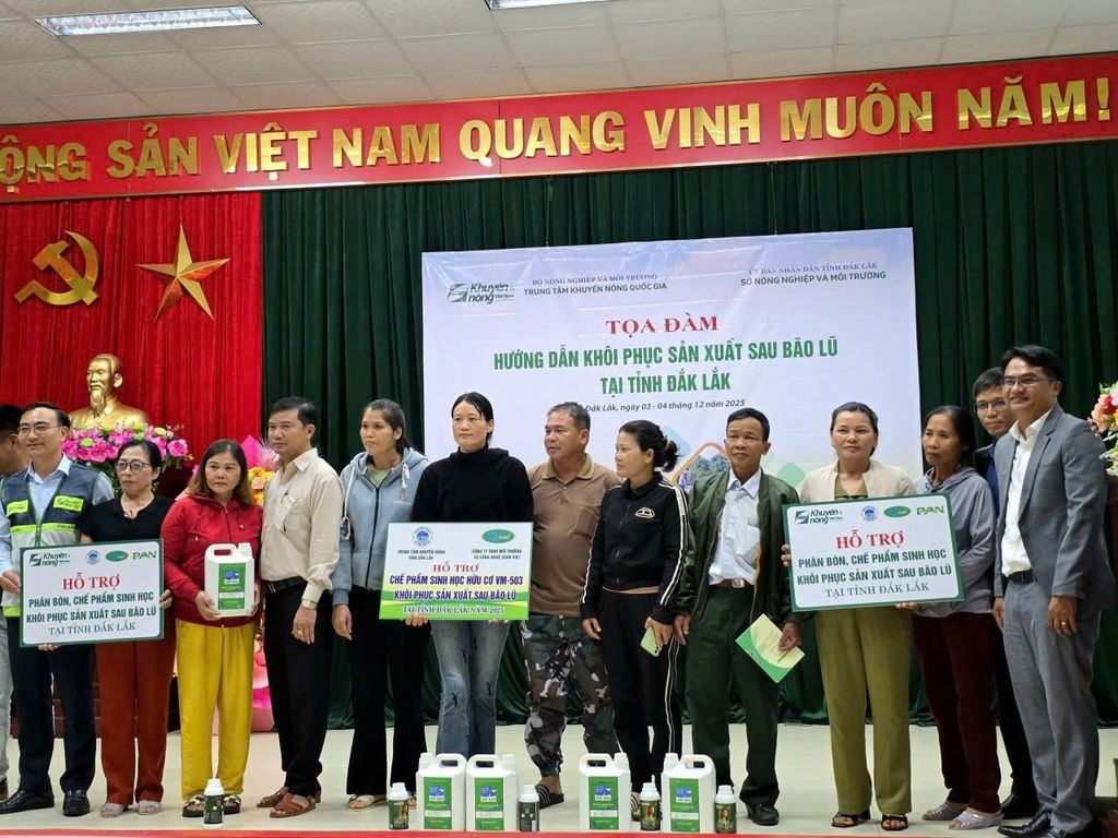 PAN - Đồng hành cùng bà con khôi phục sản xuất sau bão lũ tại tỉnh Đăk Lăk.