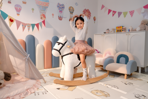 Chọn ghế thú hình thú cố định hay ghế thú chuyển động để bé chơi an toàn và thích thú hơn? So sánh chi tiết để ba mẹ dễ quyết định.