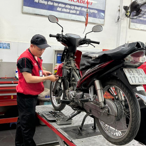 Xe Máy Đang Chạy Bị Tắt Máy: Nguyên Nhân Và Cách Khắc Phục