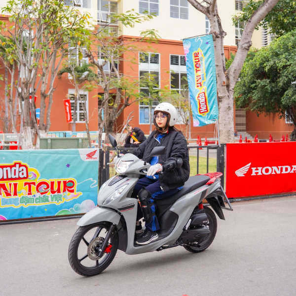 Mua Xe Tay Ga Sau Tết: Vision Và Janus Ai Đáng Giá?