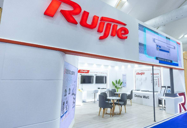 Ruijie giới thiệu giải pháp kết nối chăm sóc sức khỏe thông minh tại hội nghị PHDC 2025 ở Ai Cập.