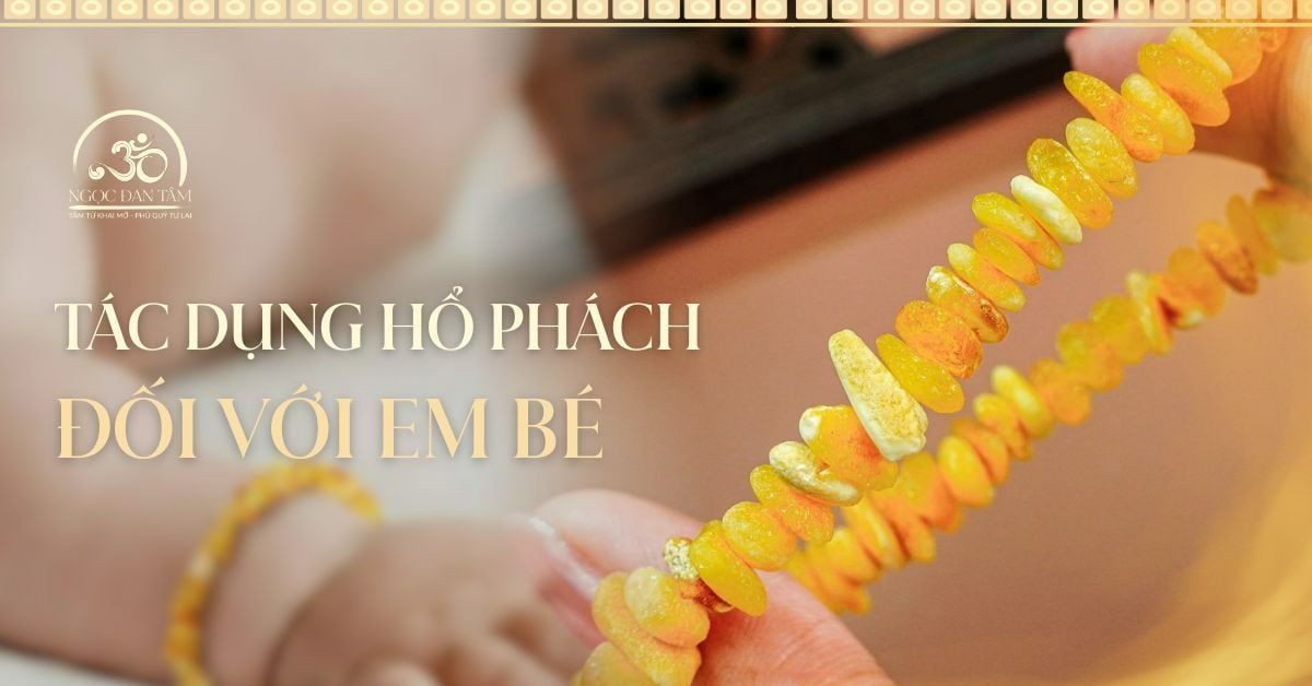 Bé đeo vòng hổ phách có tác dụng thật không?