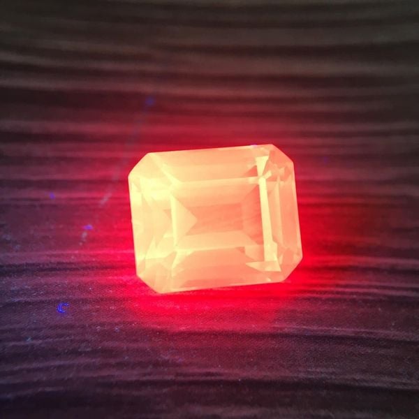 Đá ruby nhân tạo