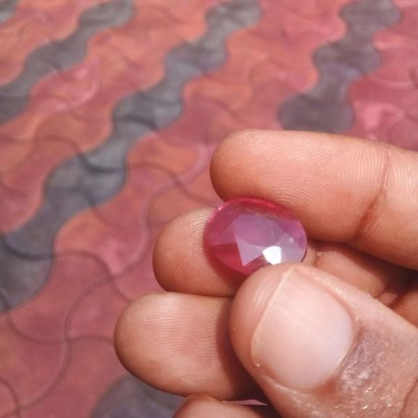 Đá ruby nhân tạo