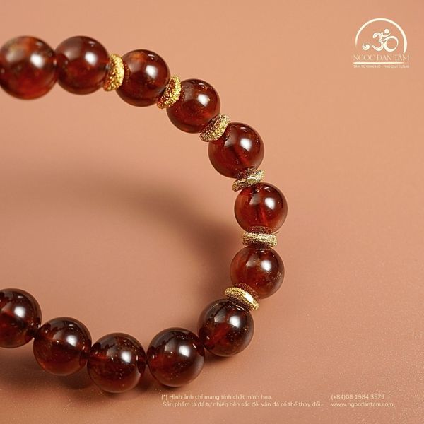 Garnet bồi đắp nội lực cho người mệnh Thổ