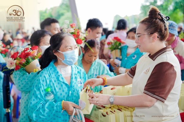 Lời thì thầm bạn không hề đơn độc trên chặng đường dài
