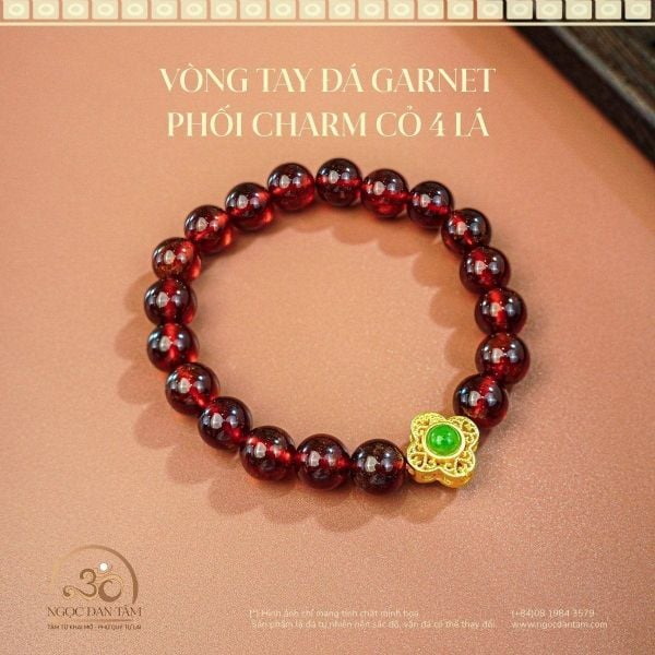 Charm cỏ 4 lá bạc mạ vàng trong vòng tay