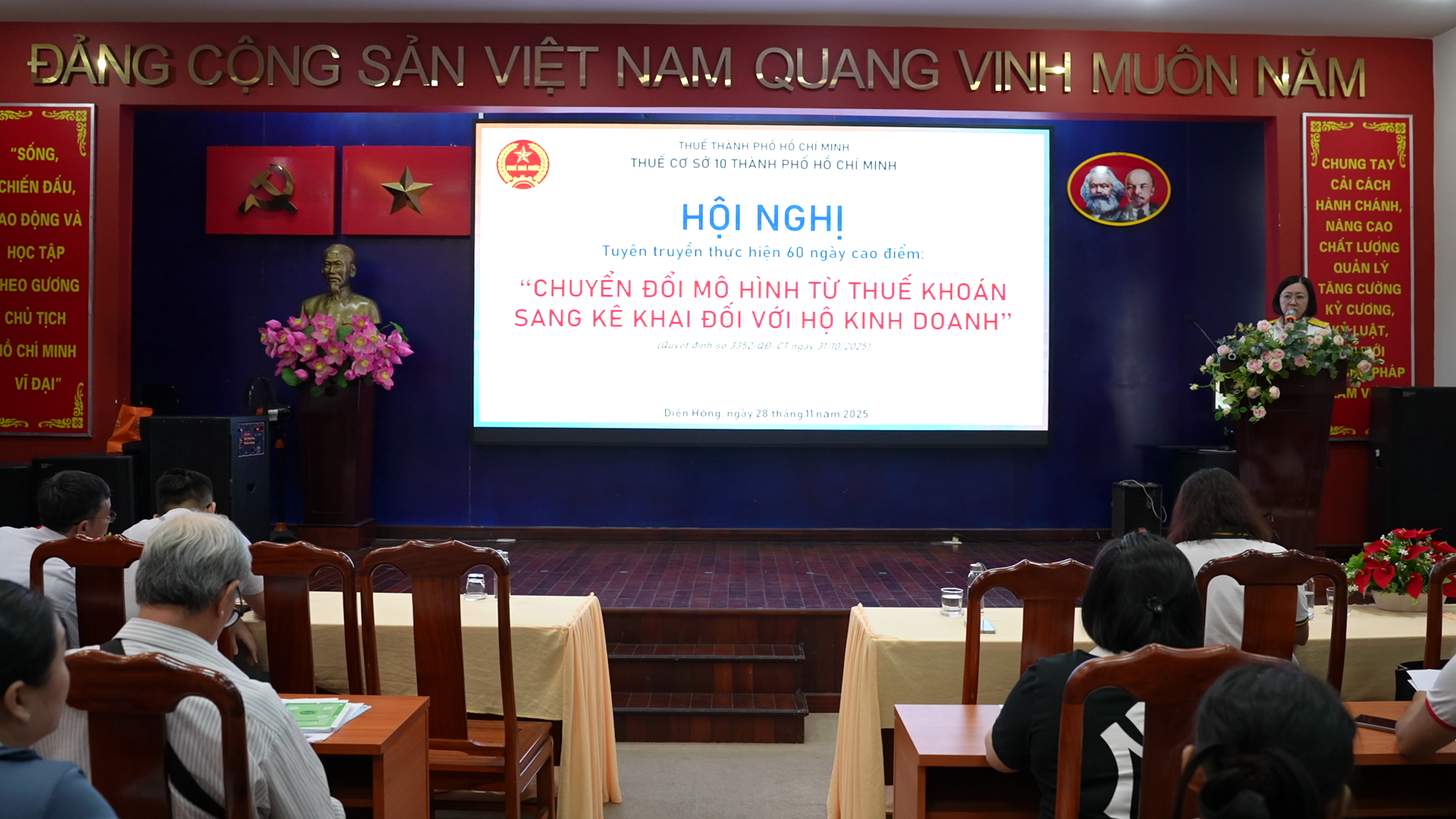 Thuế Cơ Sở 10 đồng hành cùng Hộ kinh doanh trong quá trình chuyển đổi sang hình thức kê khai thuế