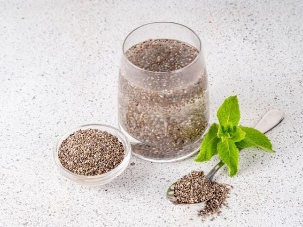 Hạt chia giàu Omega-3 và chất xơ tốt cho sức khỏe.
