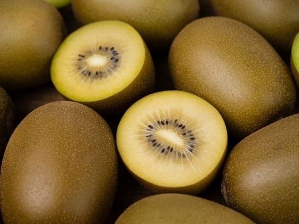 Kiwi là nguồn cung cấp vitamin C dồi dào cho mẹ bầu một thai kì mát mẻ