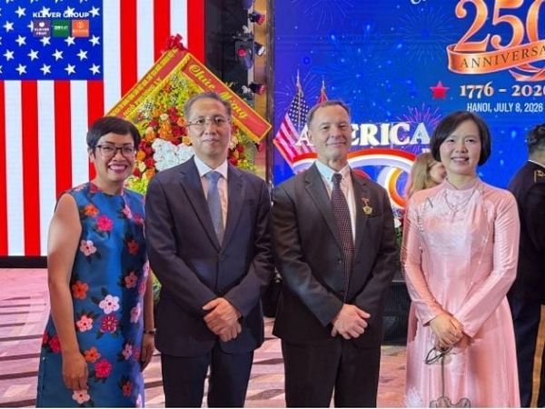 CEO Klever Group cùng Tham tán Thương mại Ralph Bean