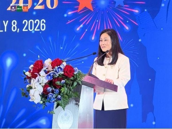 Tân Đại sứ Hoa Kỳ tại Việt Nam Jennifer Wicks phát biểu trong sự kiện Quốc Khánh Hoa Kỳ