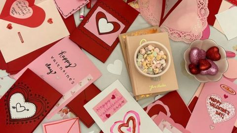 14/2 là ngày gì? Nguồn gốc, ý nghĩa và ai tặng quà cho ai?