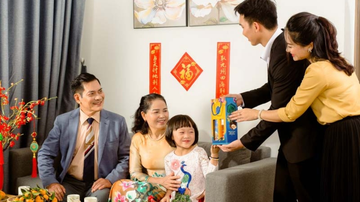 Biếu quà Tết khi nào phù hợp? Thời điểm “vàng” doanh nghiệp cần biết