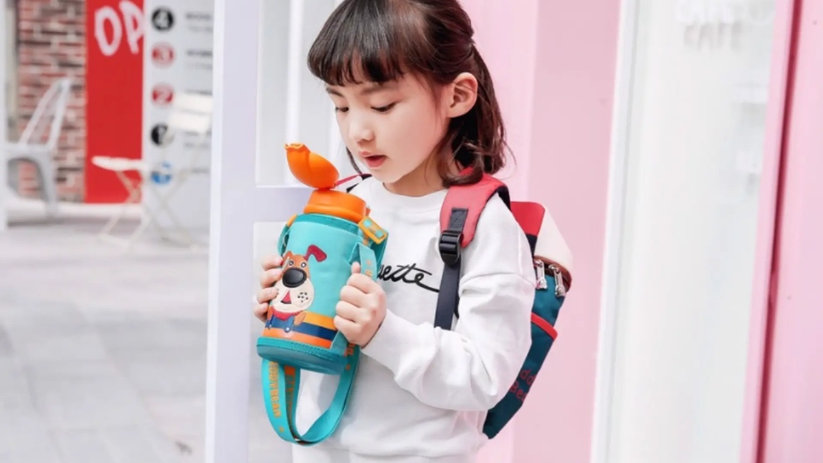 Có nên tặng bình giữ nhiệt cho trẻ mầm non không?
