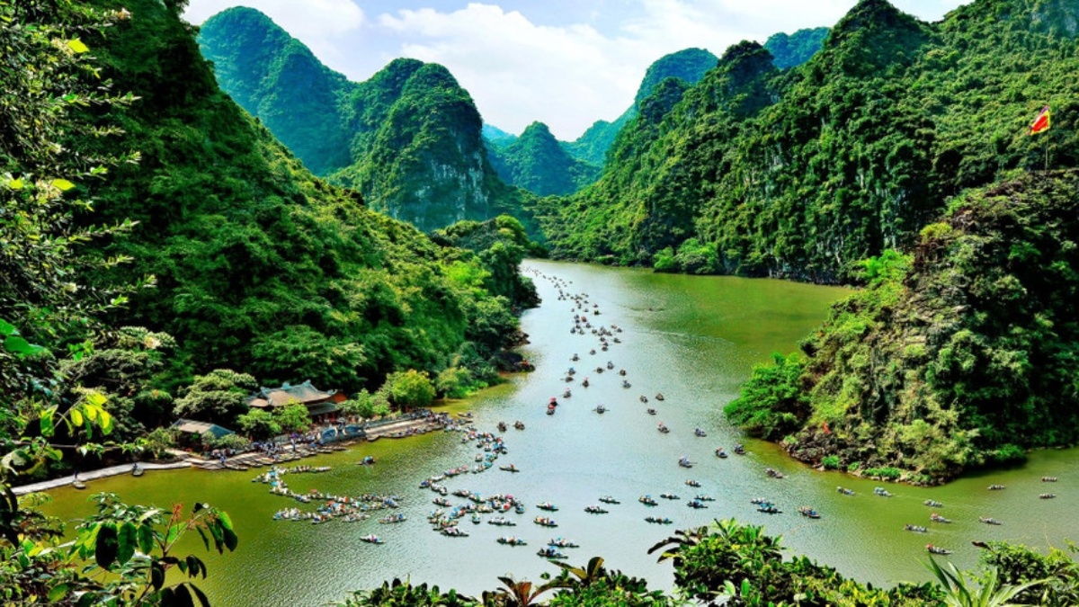 Tổng hợp 15 địa điểm du lịch Ninh Bình đẹp không thể bỏ lỡ