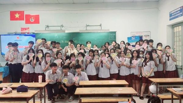 Tổng hợp 20 món quà 8/3 cho các bạn nữ trong lớp ý nghĩa và tiết kiệm nhất