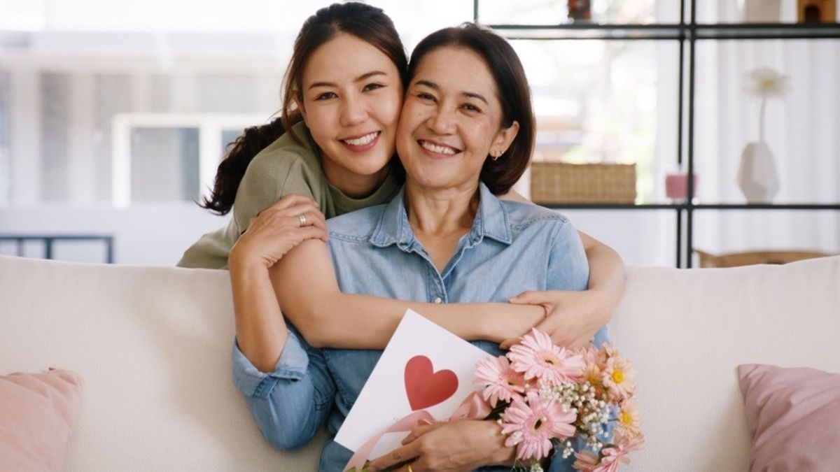 25+ món quà 8/3 tặng mẹ yêu vừa ý nghĩa vừa hợp túi tiền