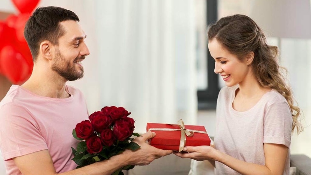 Quà 8/3 tặng người yêu: 25+ Gợi ý lãng mạn, tinh tế khiến nàng “đổ gục”