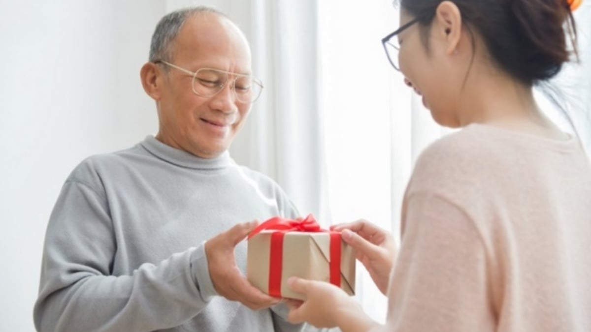 Quà sinh nhật tặng bố từ 40 - 60 tuổi: 25 gợi ý thiết thực, ý nghĩa và đẳng cấp