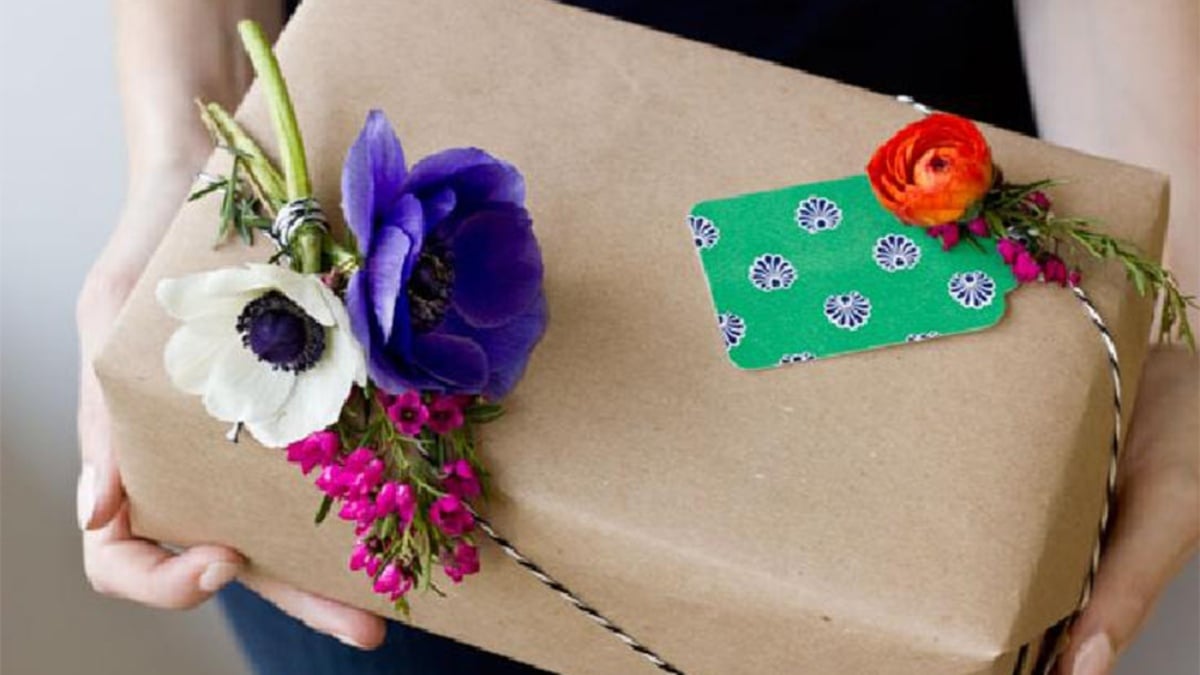 Quà tặng cô giáo 20/11: Tổng hợp 15 món quà ý nghĩa và đáng nhớ nhất