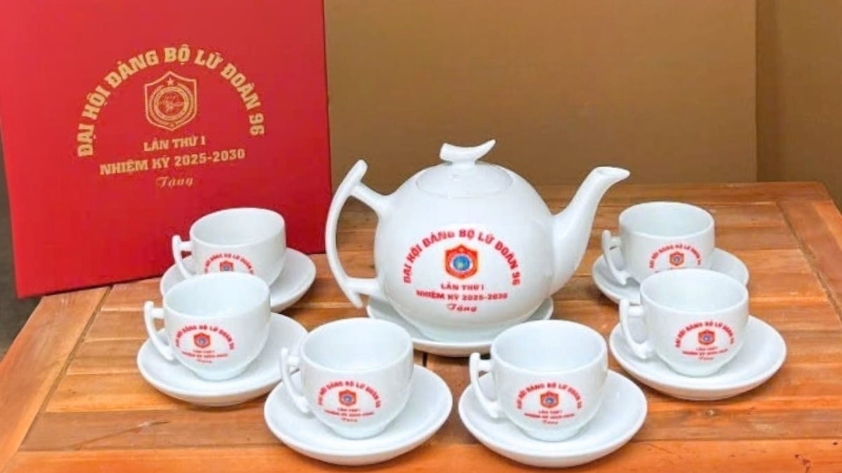 Gợi ý 15+ món quà tặng công an ý nghĩa và thiết thực