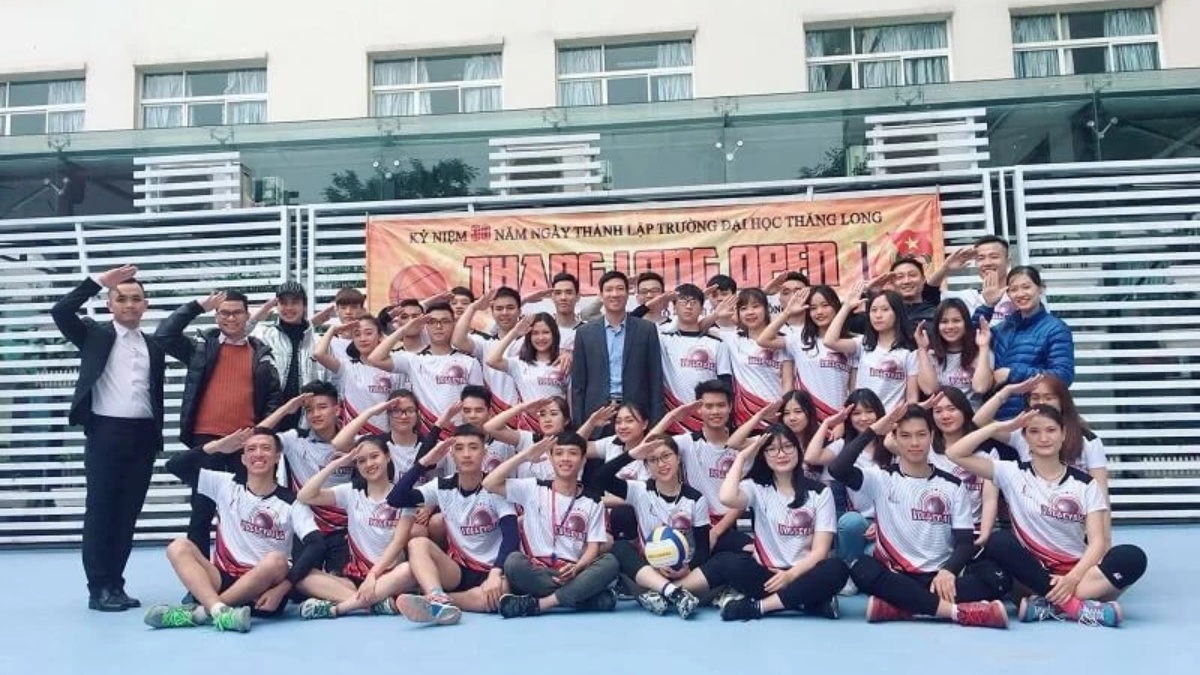 Gợi ý 15+ món quà tặng giảng viên đại học tinh tế và ấn tượng nhất
