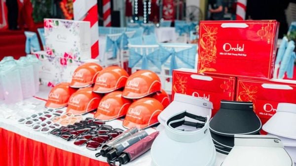 Gợi ý 15 món quà tặng ngành thời trang tinh tế và chuyên nghiệp
