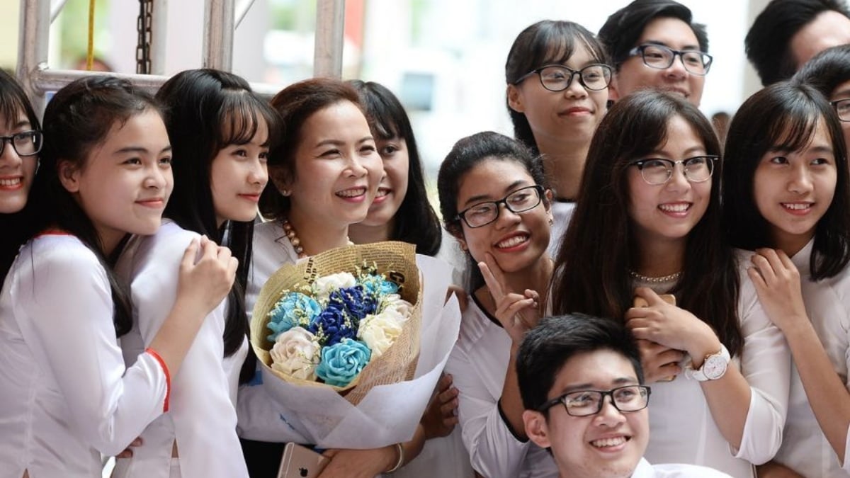 Gợi ý 20 món quà tặng thầy cô bộ môn ý nghĩa và thiết thực