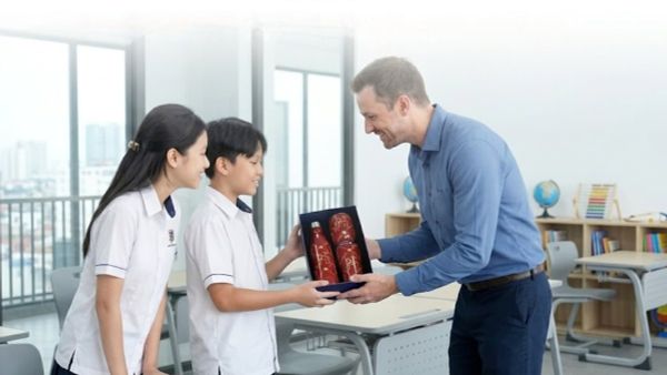 15+ quà tặng thầy cô giáo chủ nhiệm tinh tế và được yêu thích nhất